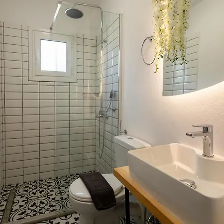 شقة Vallia's Seaview & Stylish By Konnect, Nisaki نساكيون