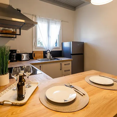 Vallia's Seaview & Stylish By Konnect, Nisaki شقة نساكيون