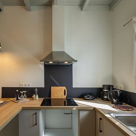 Vallia's Seaview & Stylish By Konnect, Nisaki *