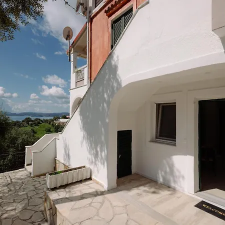 Apartment Vallia's Seaview & Stylish By Konnect, Nisaki *