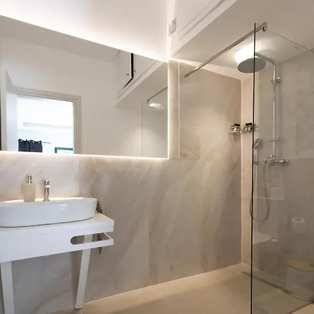 Apartamento Vallia's Seaview & Stylish By Konnect, Nisaki